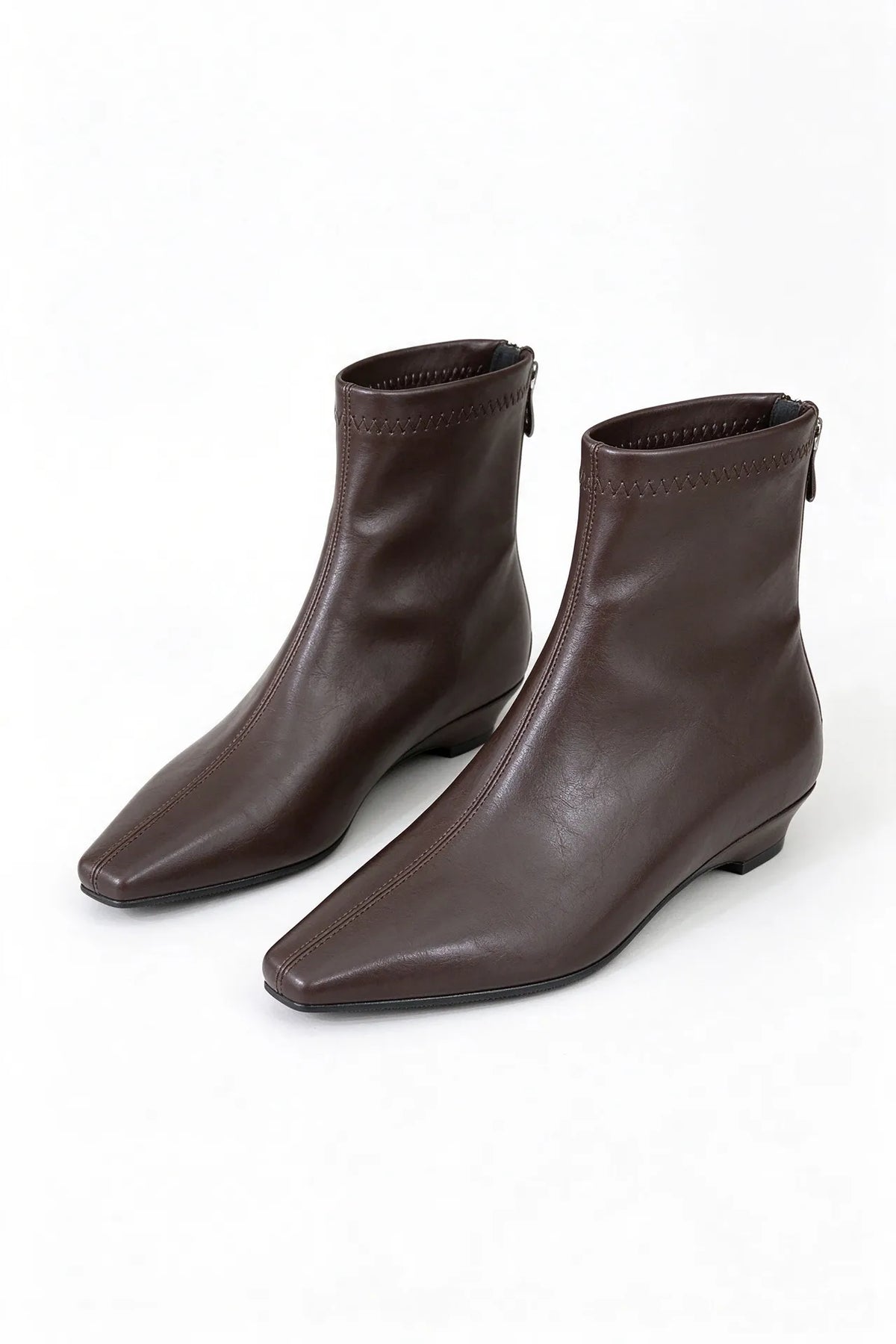 つま先バックジップローヒールショートブーツ